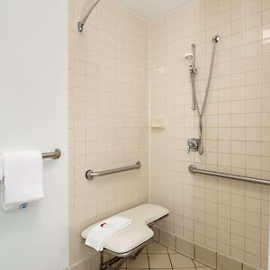 Deluxe  King Room Mobility or hearing accessible